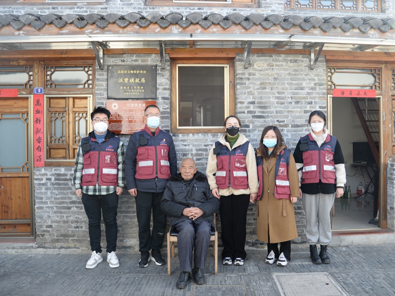 1673425038155651.jpg 高邮市疾控中心看望慰问老职工图片.JPG