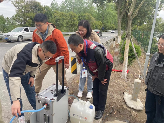 1682587186799041.jpg 省寄研所在高邮开展“水中两虫”现状调查图片1.jpg