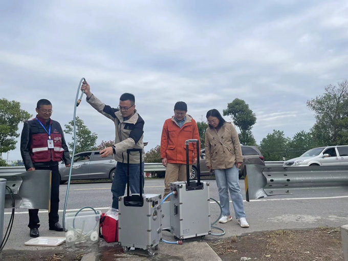 1682587194647088.jpg 省寄研所在高邮开展“水中两虫”现状调查图片2.jpg