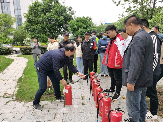 1683358653743921.jpg 高邮市疾控中心:以演代练,提升消防灭火器材应急使用能力图片2.jpg